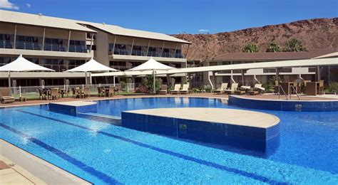 best hotels in alice springs|cheap accommodation in alice springs.